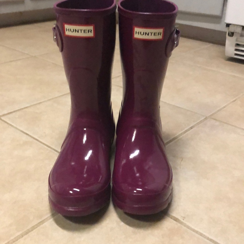 Violet gloss short Hunter boots
